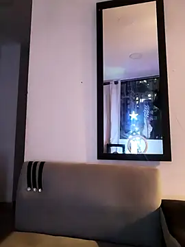 Snapshot of Hiroshi_Shen chatting on 12/17/25, 11:11 Hiroshi Shen online show from 12/17/25, 11:11