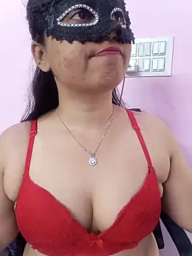 Iampriyaaa15 online show from 11/15/25, 07:05