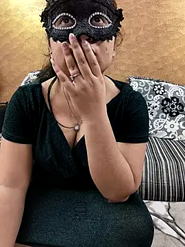 Iampriyaaa15 online show from 01/13/26, 07:35