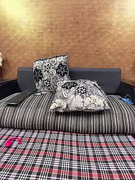 Iampriyaaa15 online show from 04/17/26, 07:11