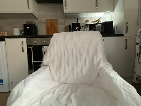 FrancescaXO online show from 02/04/26, 10:21