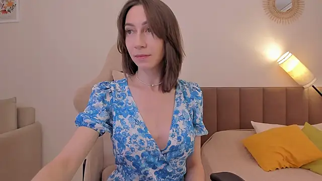 Snapshot of GoodGlamorGirl chatting on 10/31/25, 04:24 GoodGlamorGirl online show from 10/31/25, 04:24