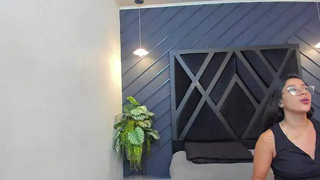 zoe martins  online show from 09/18/25, 05:15