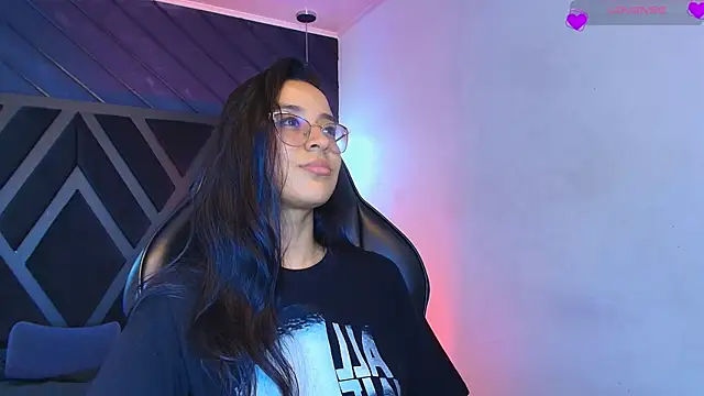 zoe martins  online show from 04/15/26, 05:20