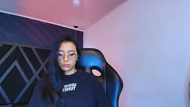 zoe martins  online show from 04/19/26, 01:21