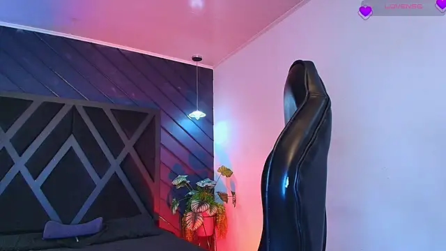 zoe martins  online show from 04/21/26, 03:28