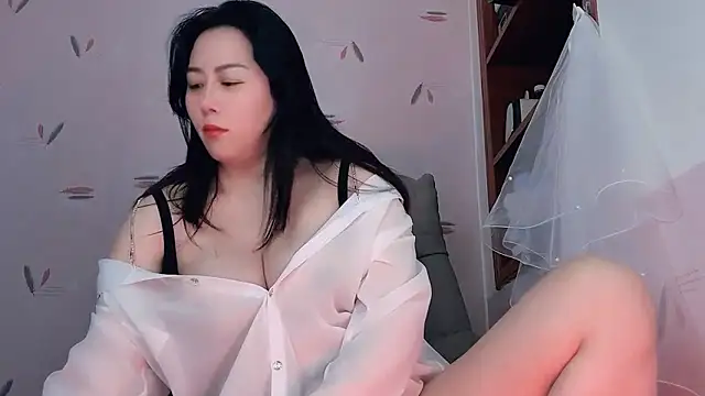 Eve5215 online show from 12/16/25, 04:28