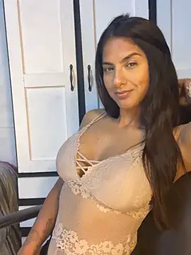 chicachocolate01 online show from 10/04/25, 07:34