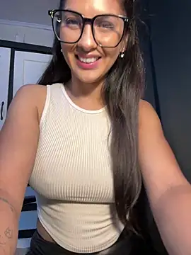 chicachocolate01 online show from 12/19/25, 04:41