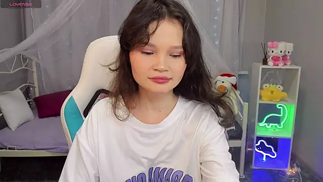 EmilyChaves online show from 12/19/25, 04:19