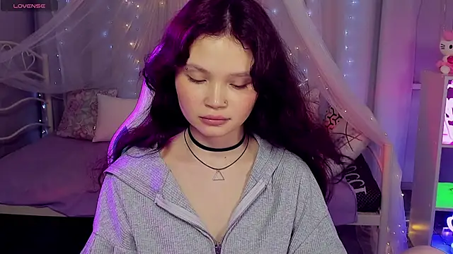 EmilyChaves online show from 04/23/26, 12:29