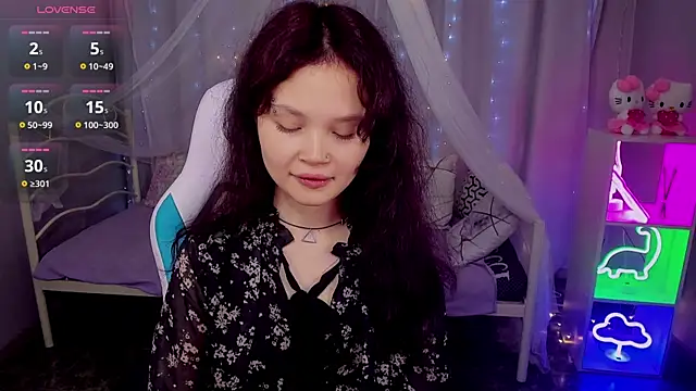 EmilyChaves online show from 04/27/26, 06:44