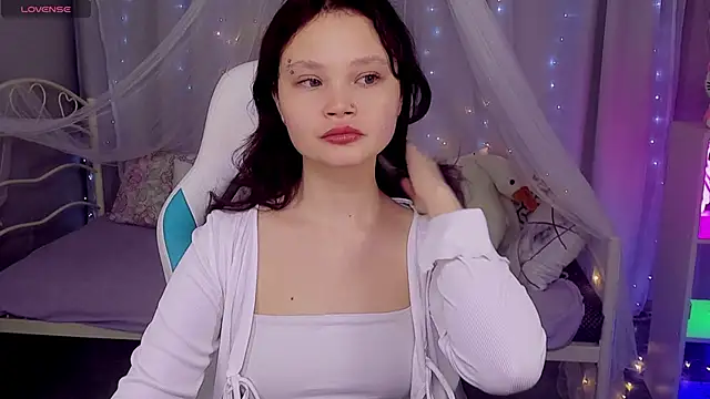 EmilyChaves online show from 05/12/26, 07:38