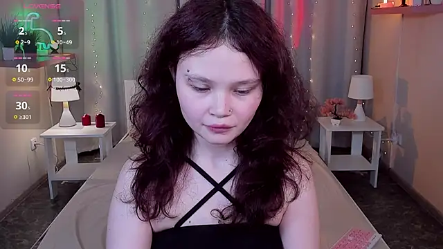 Snapshot of EmilyChaves chatting on 06/11/26, 10:13 EmilyChaves online show from 06/11/26, 10:13