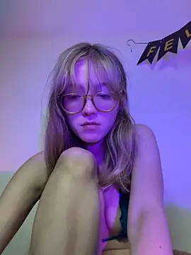 Snapshot of ReenKitty chatting on 10/22/25, 04:46 ReenKitty online show from 10/22/25, 04:46