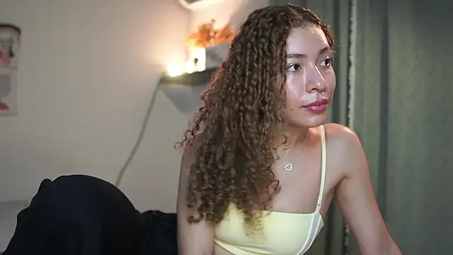 isabella-garcia- online show from 09/13/25, 12:54