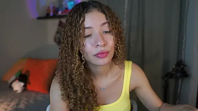 isabella-garcia- online show from 11/17/25, 09:53