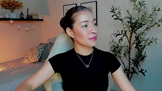 Snapshot of isabella-garcia- chatting on 04/17/26, 02:47 isabella-garcia- online show from 04/17/26, 02:47