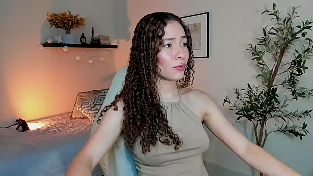 Snapshot of isabella-garcia- chatting on 04/21/26, 02:51 isabella-garcia- online show from 04/21/26, 02:51