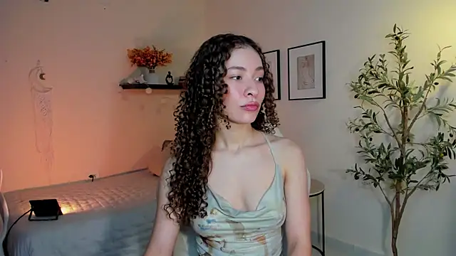 Snapshot of isabella-garcia- chatting on 04/26/26, 01:25 isabella-garcia- online show from 04/26/26, 01:25