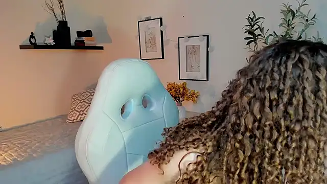 Snapshot of isabella-garcia- chatting on 05/07/26, 01:55 isabella-garcia- online show from 05/07/26, 01:55