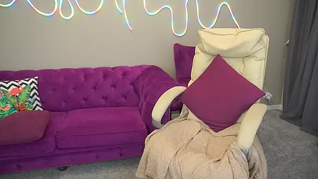 BellaLaPetit online show from 10/07/25, 01:14