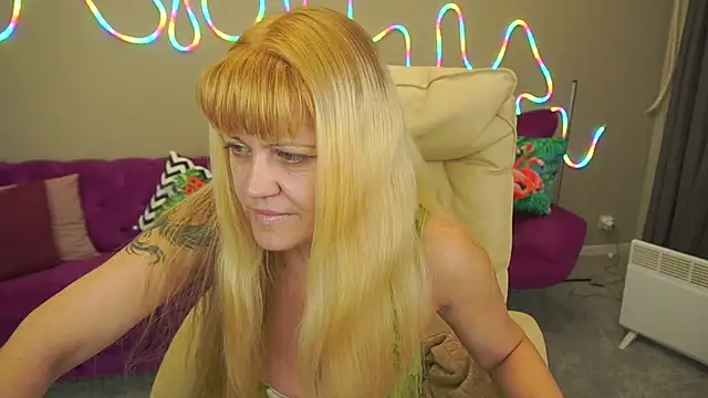 BellaLaPetit online show from 10/24/25, 01:40