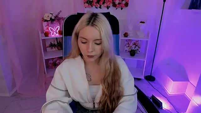 AuroraWrenfield online show from 09/19/25, 10:49