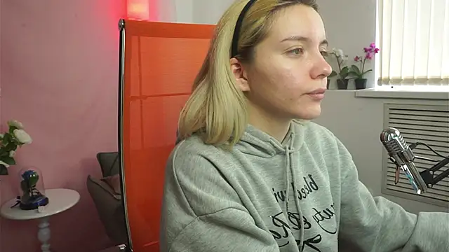 AuroraWrenfield online show from 04/25/26, 04:26