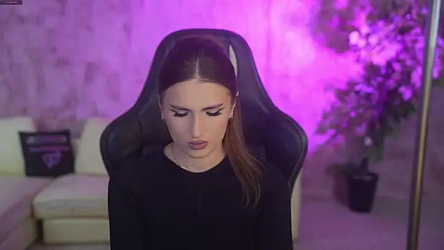 Snapshot of Goldie_Flame chatting on 12/14/25, 07:18 Goldie Flame online show from 12/14/25, 07:18