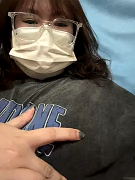 Snapshot of ariel_613 chatting on 10/10/25, 02:16 ariel 613 online show from 10/10/25, 02:16