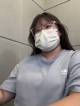 Snapshot of ariel_613 chatting on 10/30/25, 10:49 ariel 613 online show from 10/30/25, 10:49