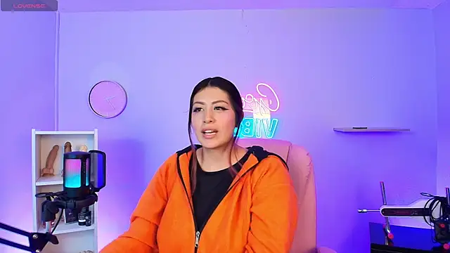 Aphriil   online show from 10/11/25, 12:10