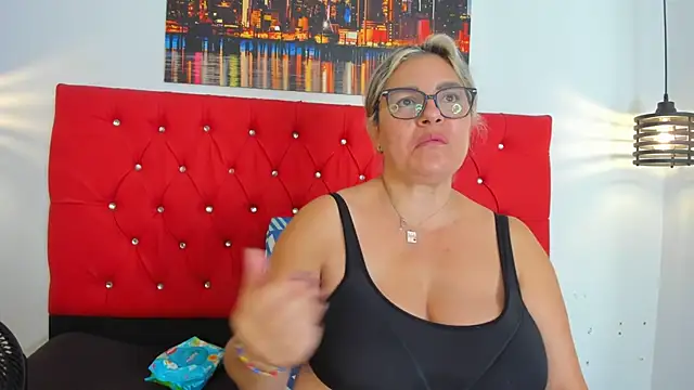 carolinacrus01 online show from 11/08/25, 07:12