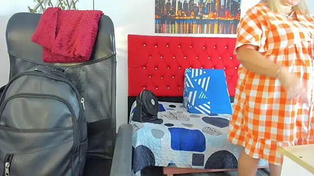 carolinacrus01 online show from 11/21/25, 02:27