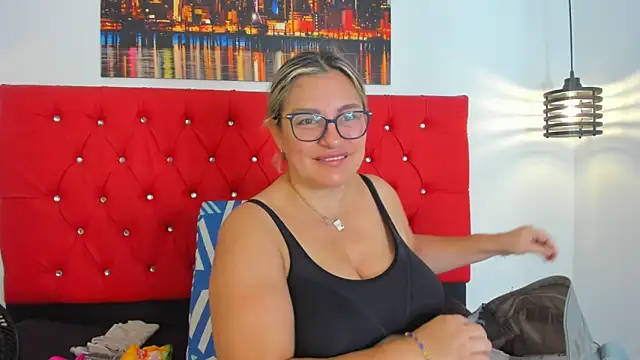 carolinacrus01 online show from 12/02/25, 04:13