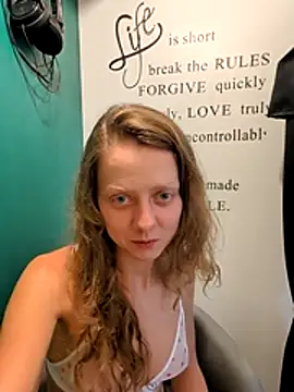 Snapshot of Eveline_Beauty_Kitty chatting on 07/28/26, 07:50 Eveline Beauty Kitty online show from 07/28/26, 07:50