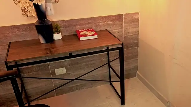 LiLLiAnderson online show from 11/14/25, 11:31