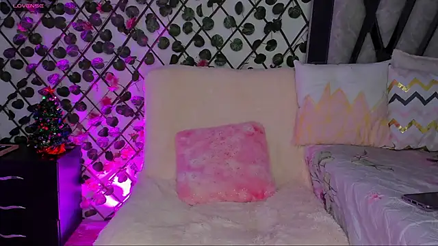 isabel jaames online show from 11/30/25, 06:23