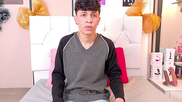 Axel  Evans online show from 12/15/25, 01:04