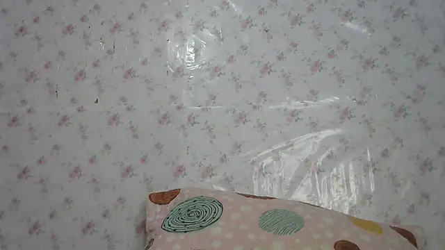 Snapshot of Roselingalvis13 chatting on 05/31/26, 03:04 Roselingalvis13 online show from 05/31/26, 03:04
