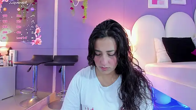 my aleja  online show from 10/17/25, 01:35