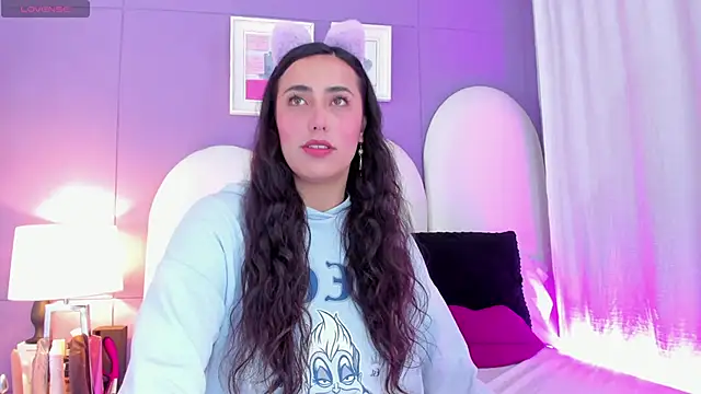 my aleja  online show from 10/22/25, 03:23