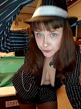 Snapshot of Ursulalane chatting on 10/11/25, 01:38 Ursulalane online show from 10/11/25, 01:38