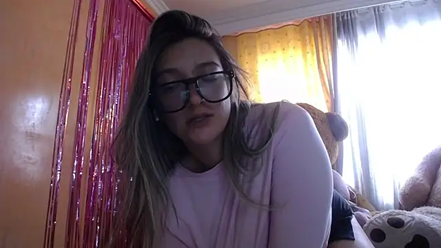 Snapshot of miss_lilieth chatting on 06/06/26, 02:11 miss lilieth online show from 06/06/26, 02:11