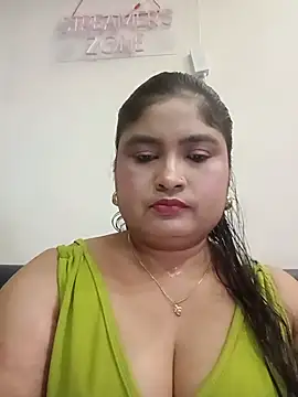 Snapshot of hornyriyanka chatting on 06/17/26, 02:36 hornyriyanka online show from 06/17/26, 02:36