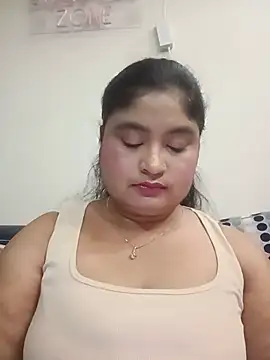 Snapshot of hornyriyanka chatting on 06/19/26, 02:38 hornyriyanka online show from 06/19/26, 02:38