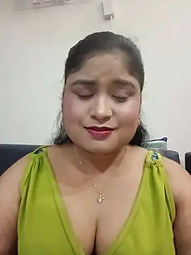 Snapshot of hornyriyanka chatting on 06/24/26, 02:43 hornyriyanka online show from 06/24/26, 02:43