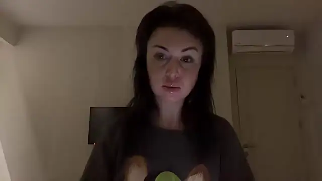 Snapshot of Gilin1 chatting on 11/02/25, 08:44 Gilin1 online show from 11/02/25, 08:44