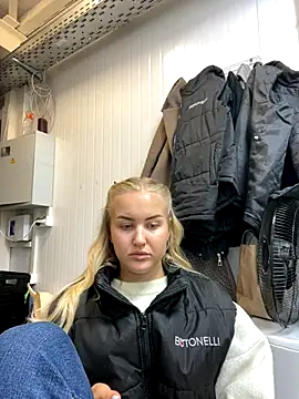 Snapshot of CandyVice chatting on 09/14/25, 05:34 CandyVice online show from 09/14/25, 05:34